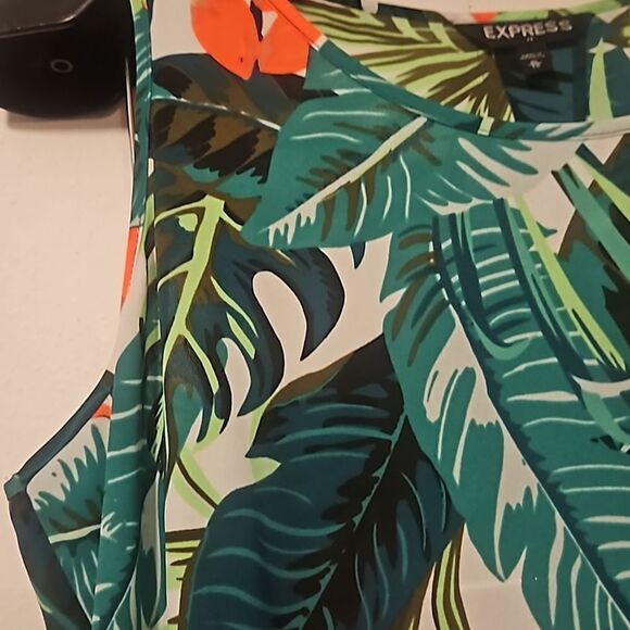 Express Tropical Print Floral Sleeveless Blouse with Cutout back XL - Picture 3 of 6